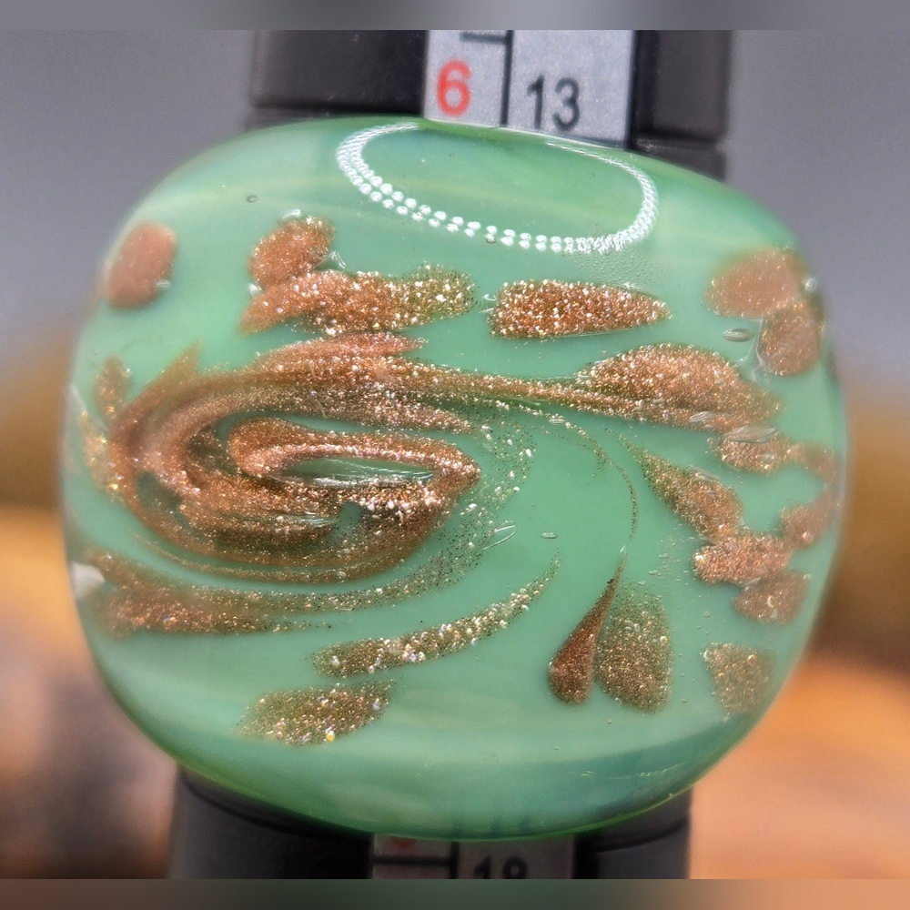 Art Glass Ring Seafoam Green Gold Glitter Swirls Sz 7 Width 7/8" EUC - Picture 4 of 6
